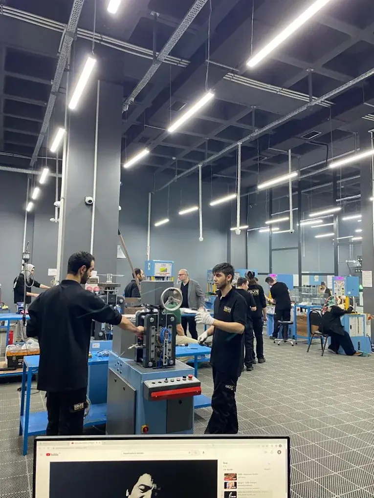 Genç Metal Rafineri fabrika binası - külçe altın ve külçe gümüş üretim yapısı
